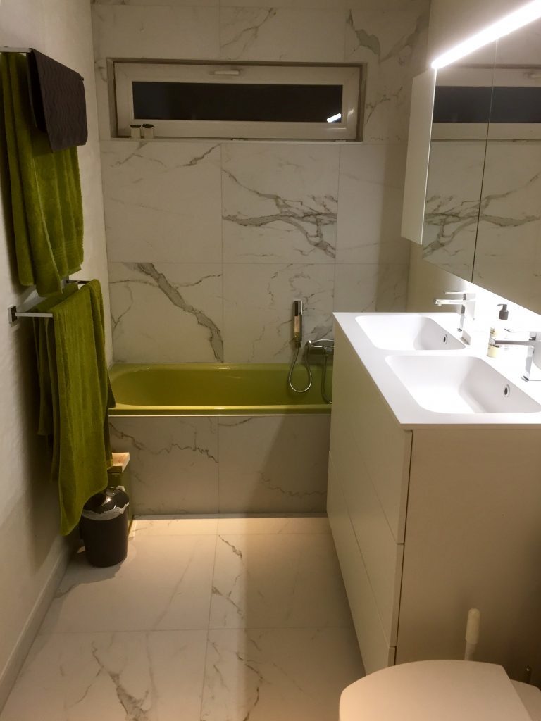 Marmerlook tegels voor badkamer in Westdorpe