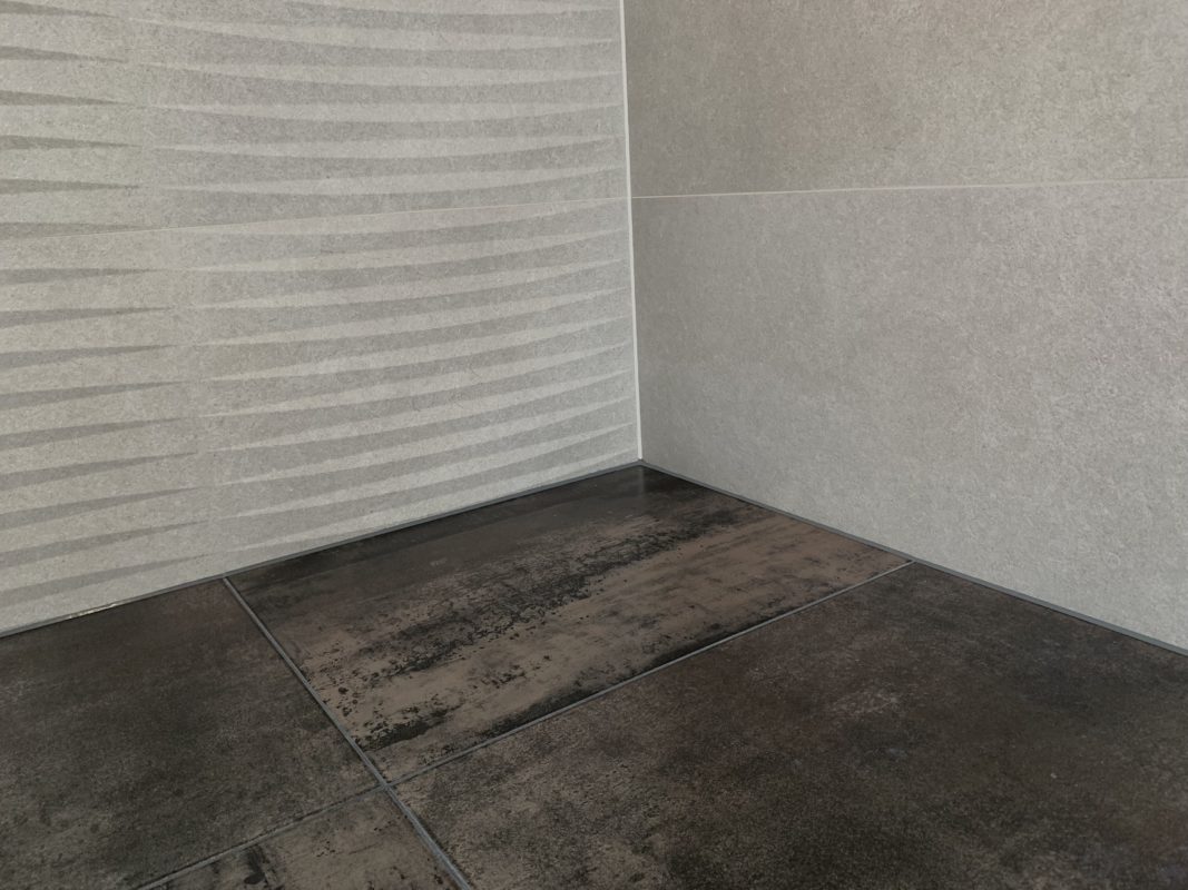 Metallook met Keystone Decortegels