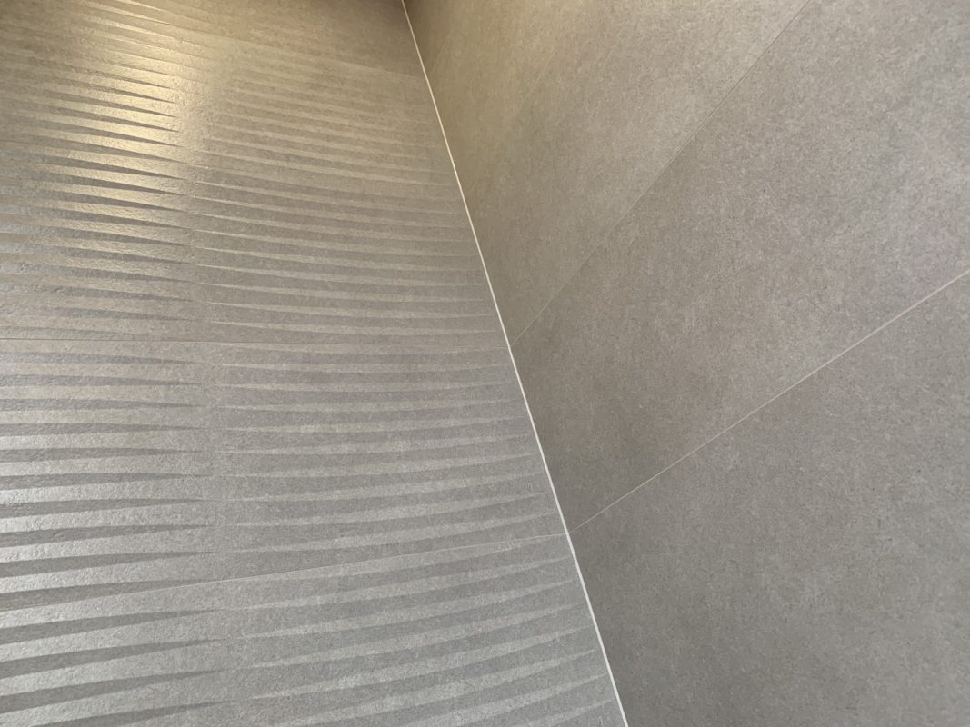 Metallook met Keystone Decortegels