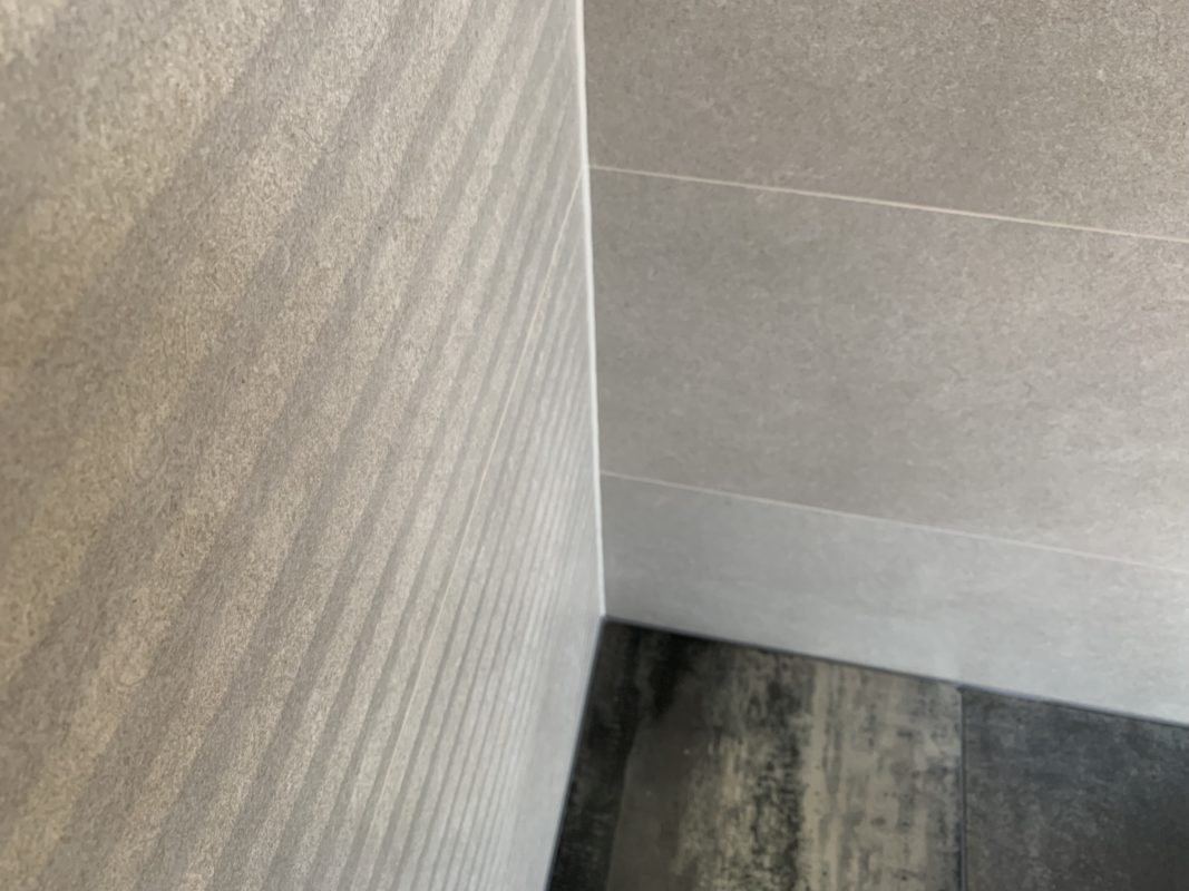 Metallook met Keystone Decortegels