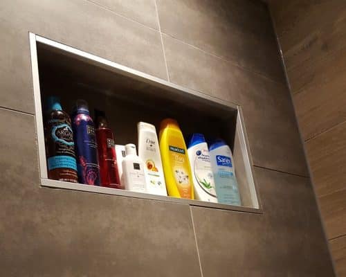 Bruine Betonlook Tegels en Houtlook Tegels in Badkamer