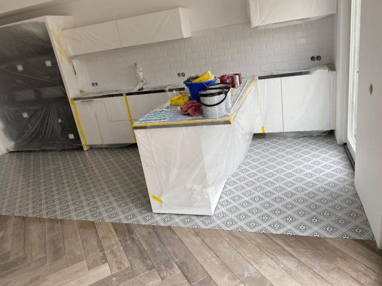 Combinatie van visgraat houtlook tegels, patroontegels en metro tegels
