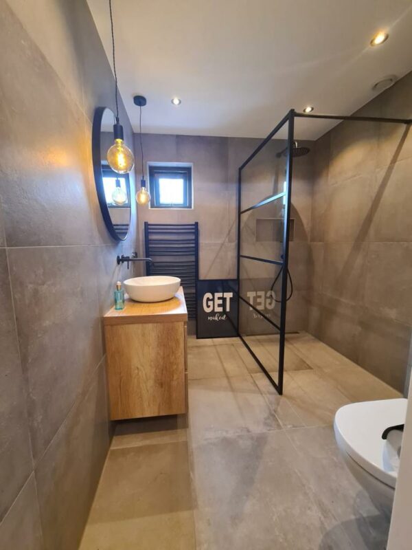 Badkamer betonlook vloertegels
