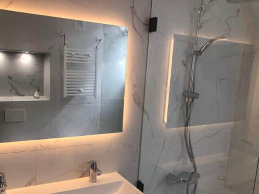 Witte Marmerlook Tegels in de Badkamer