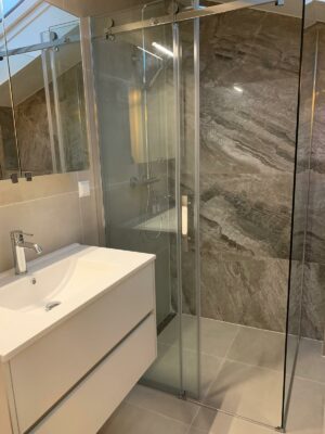Creme marmerlook betonlook tegel badkamers