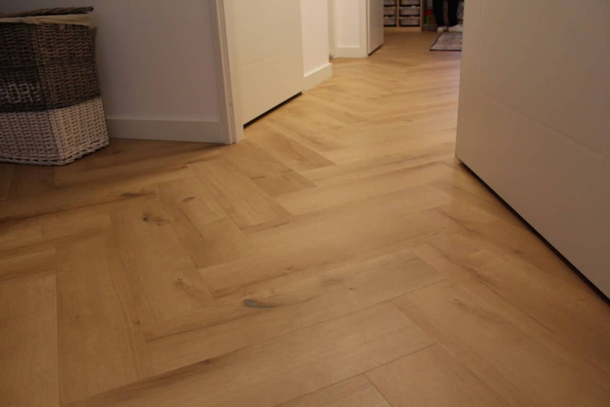 PVC visgraat vloer inclusief legwerk