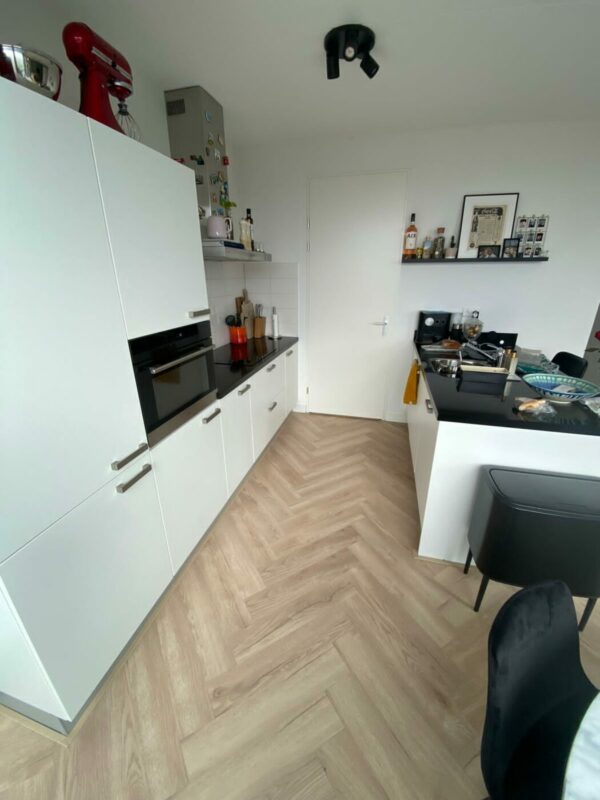 Woonkamer met Visgraat Laminaat