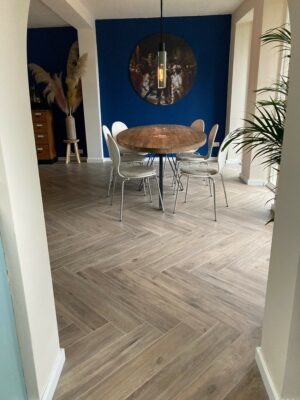 visgraat tegels 15x90 eiken bruin- tegelzetwerk- woonkamer- antique rovere 15x90
