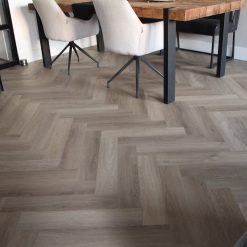 Visgraat PVC vloer woonkamer