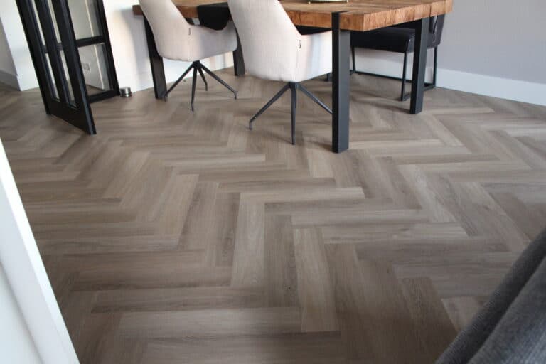 Visgraat PVC-vloer: warm, chique & praktisch