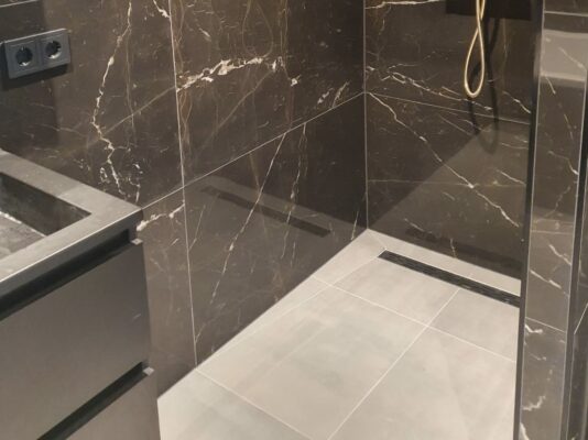 Marmerlook Zwart Wit Badkamer 2
