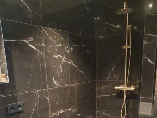 Marmerlook Zwart Wit Badkamer 3