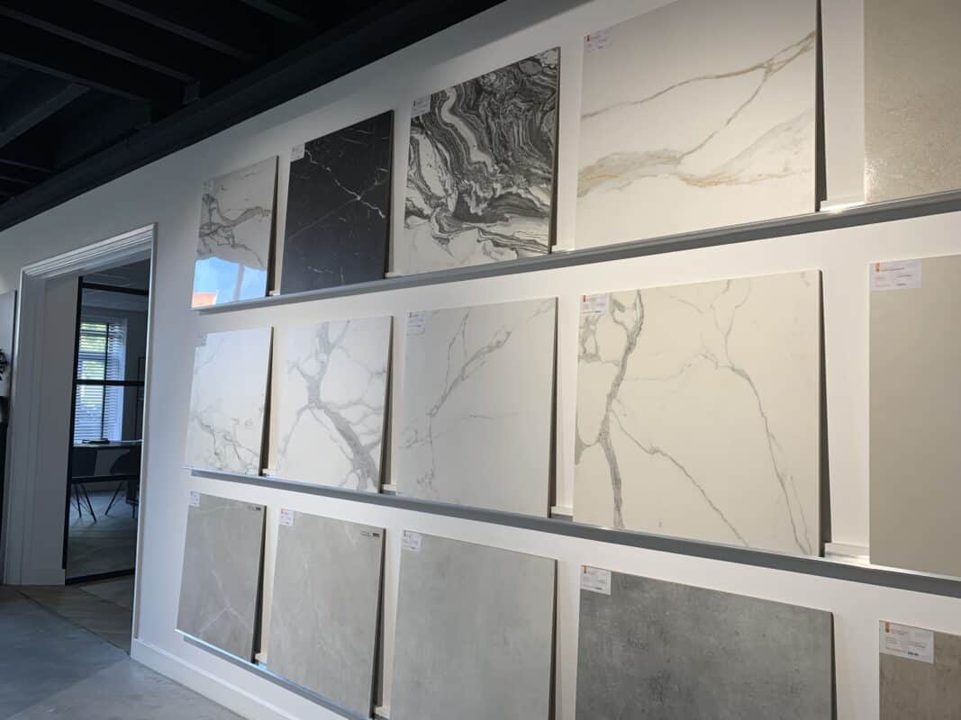 Marmerlook tegels showroom