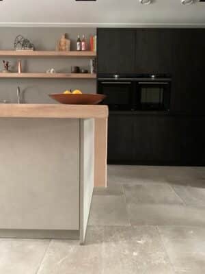 Woonkamer natuursteenlook tegels