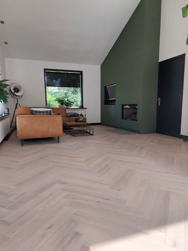 Woning met geweldige COREtec visgraat PVC-vloer