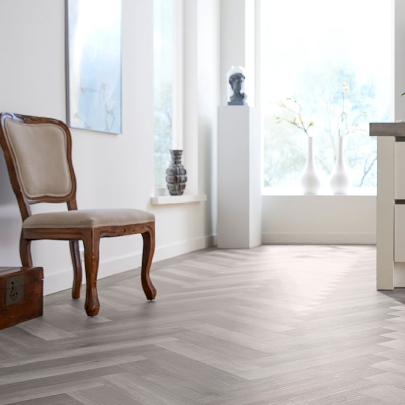 PVC – mFLOR Parva Plus Broad Leaf Visgraat Grey Sycamore 60,96×11,43 Grijs