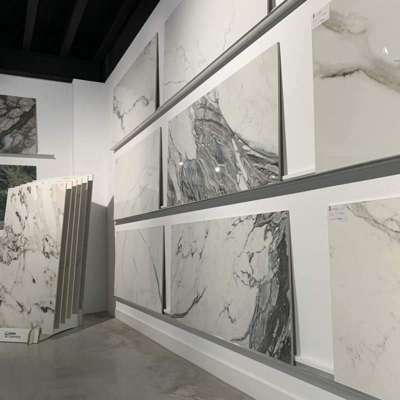 Marmerlook tegels showroom