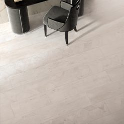 Versace Ceramics - Eterno White Wit 26,5x180 Houtlook Versace Tegels Sfeer