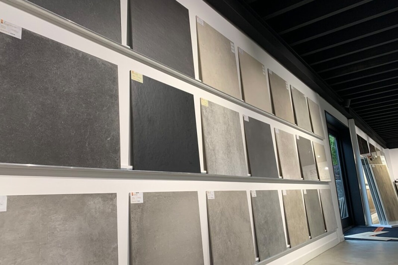 Betonlook tegels showroom
