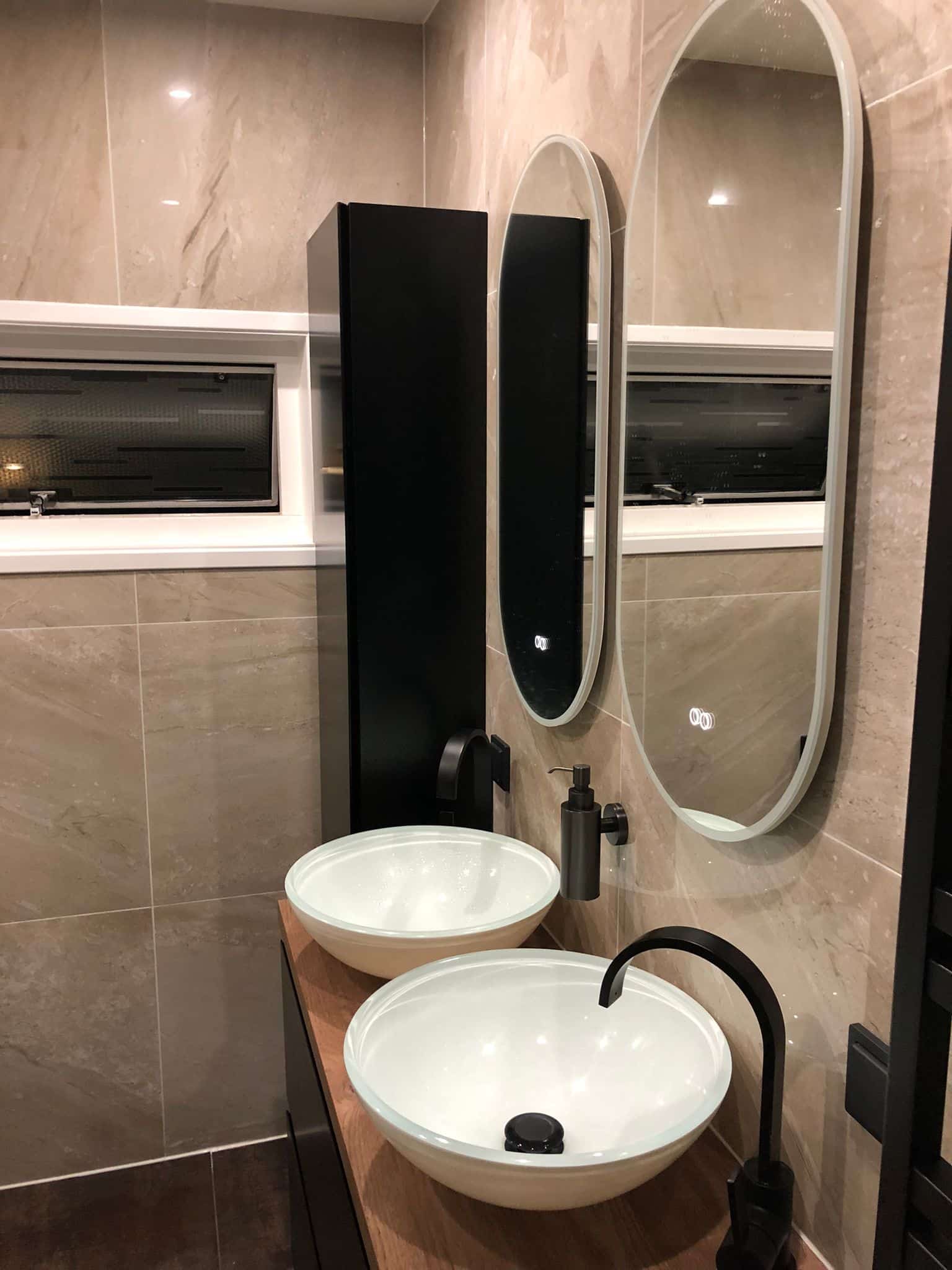 Marmerlook wandtegels metallook vloertegels badkamer
