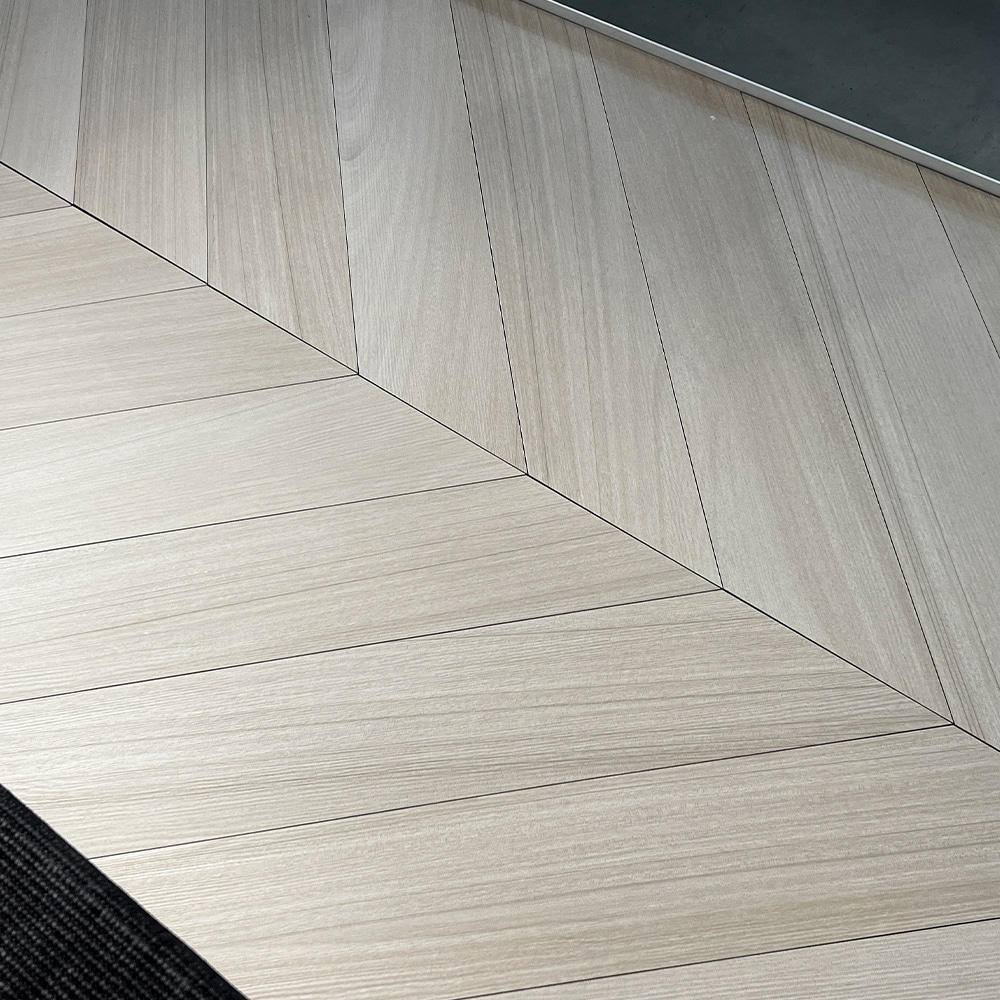 Keramisch Parket – Hongaarse Punt Tegels 15,1×75 Afromosia Avorio Beige Closeup