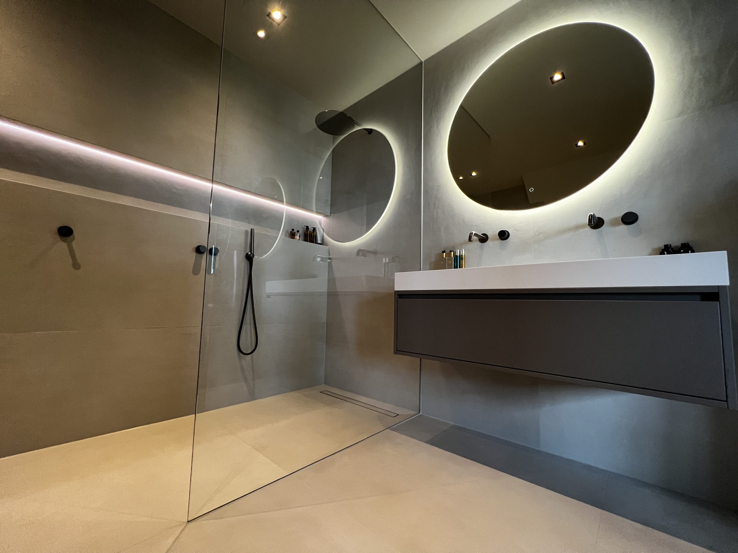 Badkamer keramische tegels betonlook
