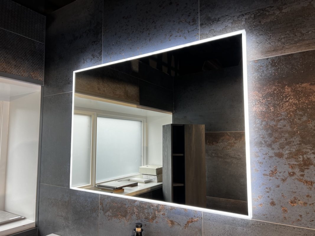 Metallic tegels badkamer