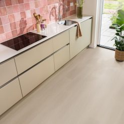 Ambiant Estino Smoky 152x23,8 Beige in een interieur, sfeerfoto 3