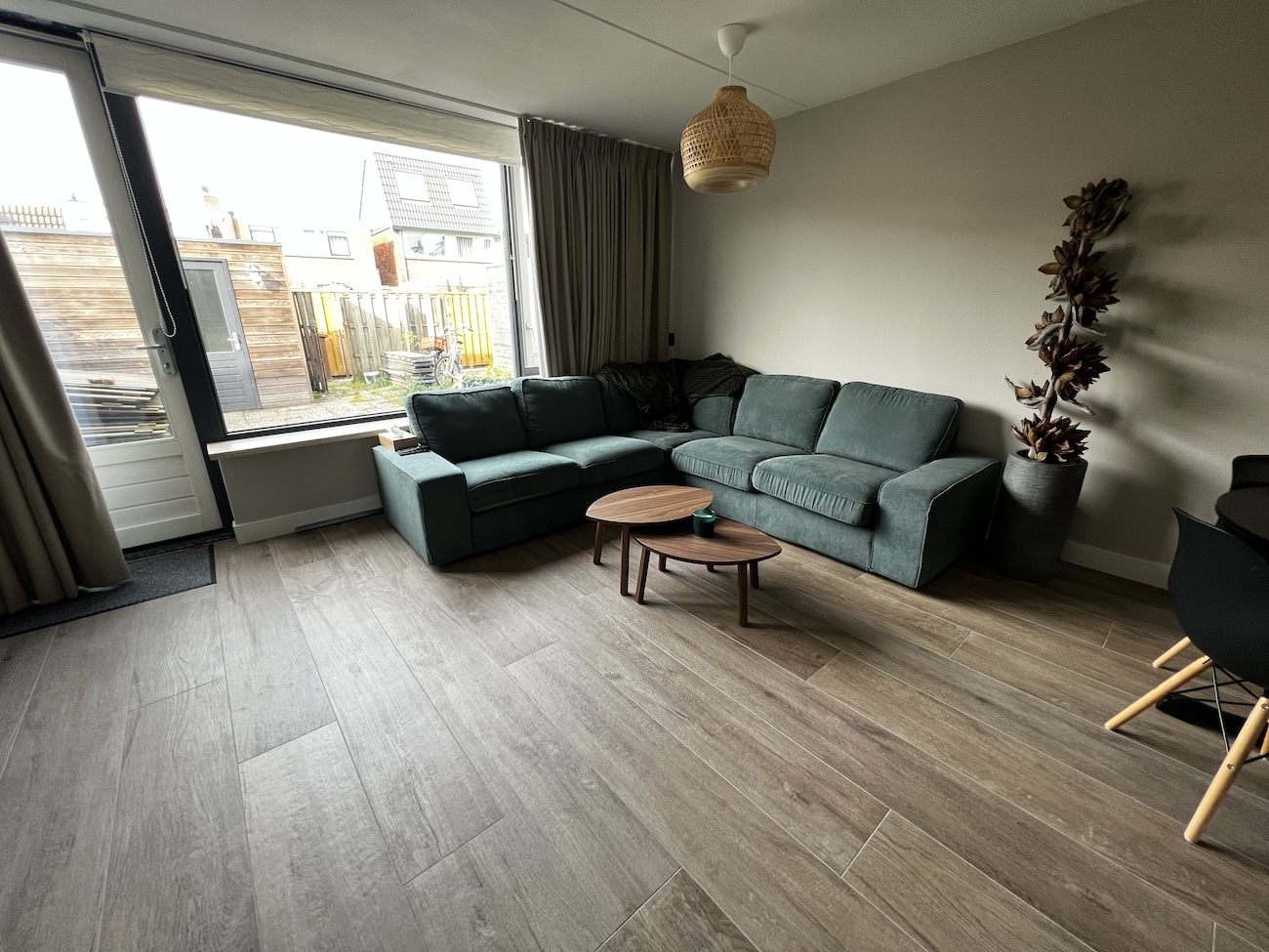 Woonkamer houtlook tegels