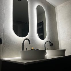 Spiegels metallook industriele badkamer