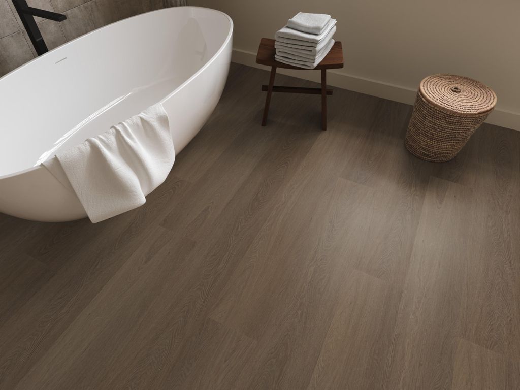 Plak-pvc donkerbruin eiken rechte plank in een interieur, sfeerfoto 5