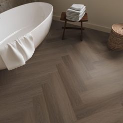 Plak-pvc donkerbruin eiken visgraat in een interieur, sfeerfoto 5
