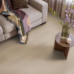 Plak-pvc naturel eiken rechte plank in een interieur, sfeerfoto 4