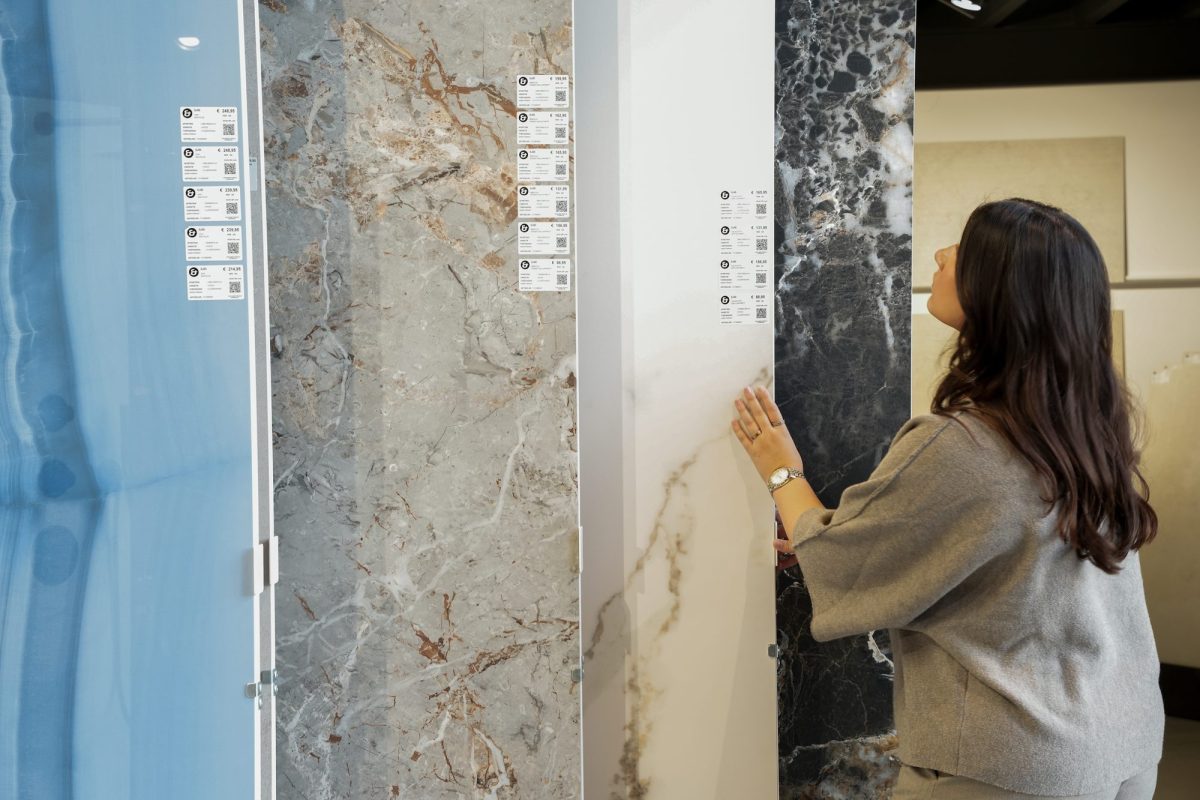 XXL-slabs en grote tegels in de showroom