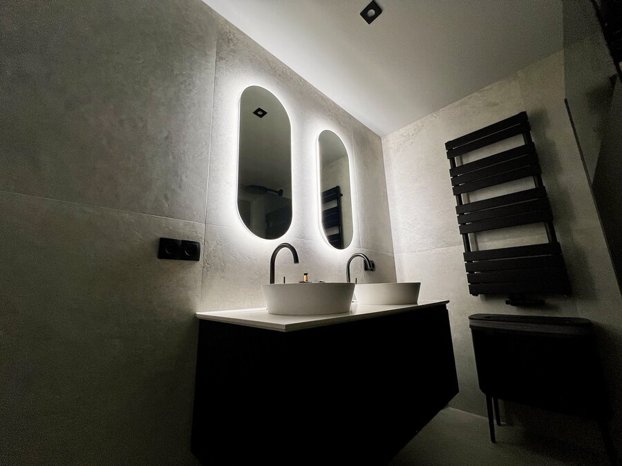 Metallook met indirecte verlichting