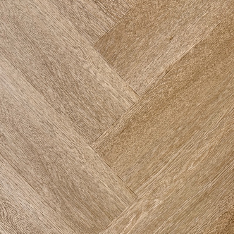 Plak-pvc naturel eiken in visgraat, een warme goudbruine eiktint