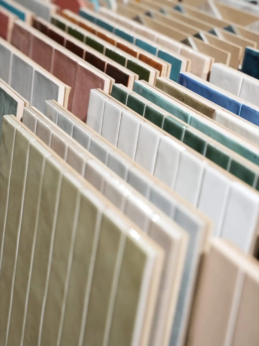 Handvormtegels in onze collectie