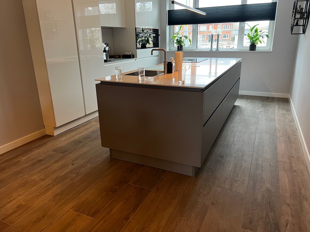 Keuken met houtlook tegels