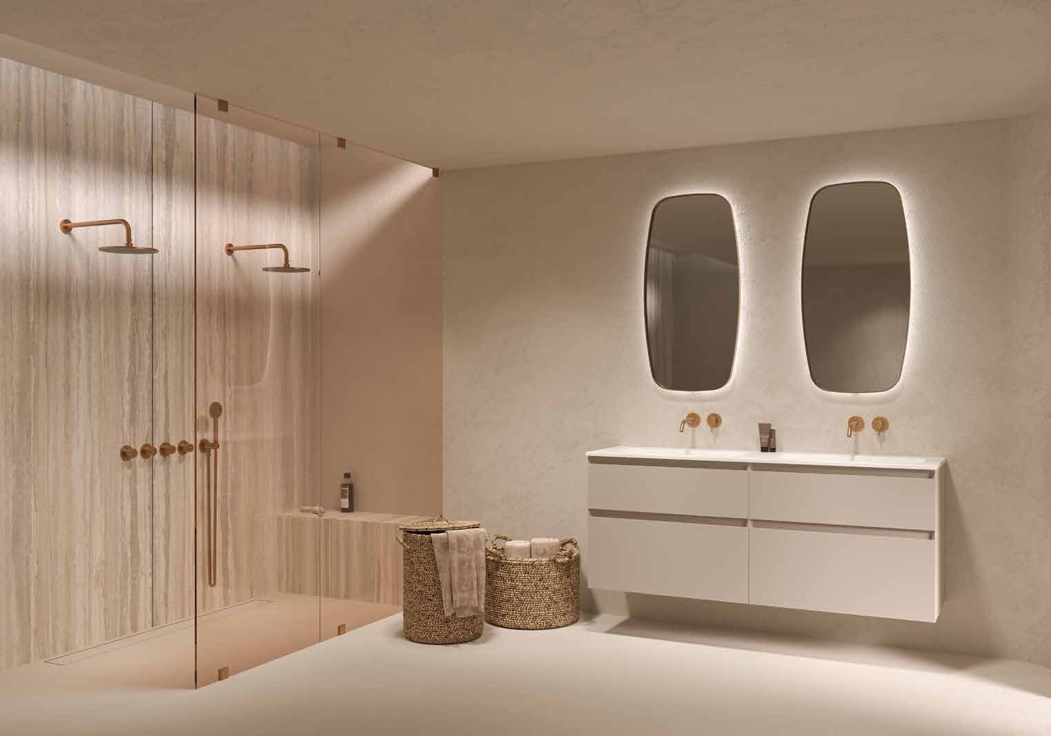 Badkamer met een wit INK-badkamermeubel, twee wastafels en twee verlichte spiegels