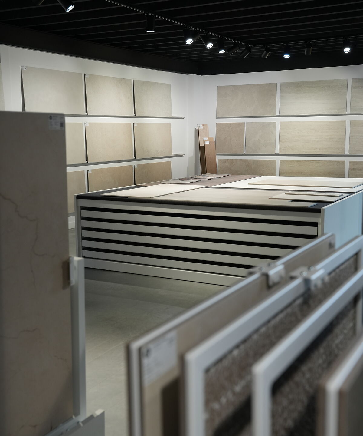 De showroom van Tegels en Laminaat in Hoofddorp